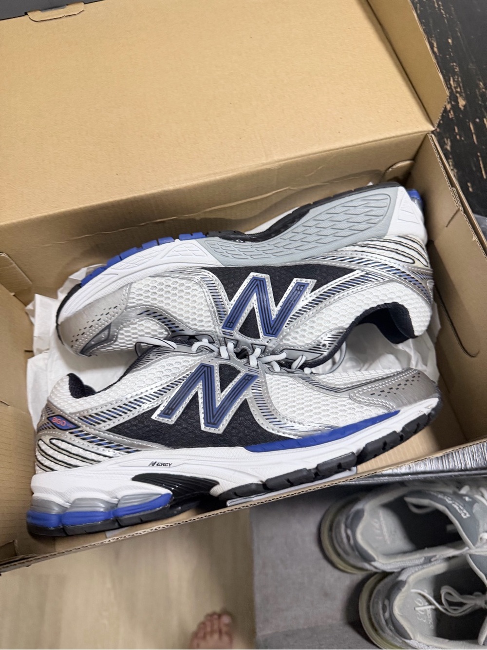 New Balance Silver, Black & Blue 860v2 - Picture 10 of 11